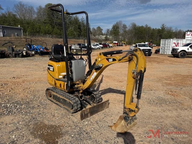 Image of Caterpillar 300.9D equipment image 2