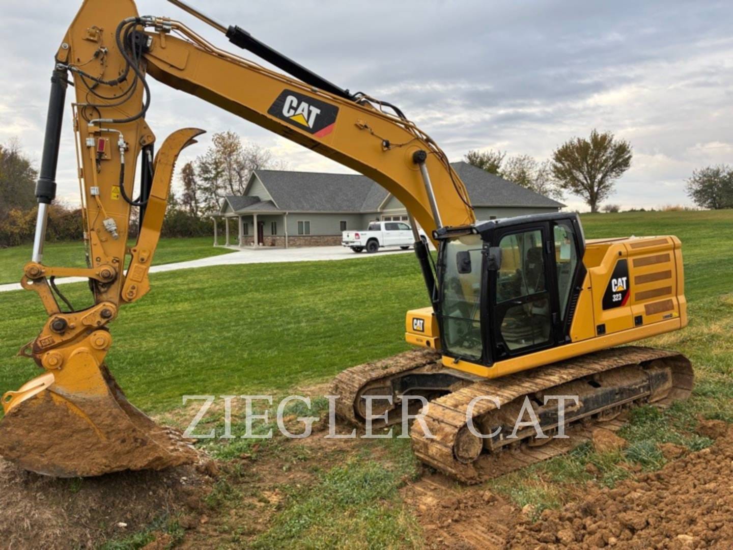 2019 Caterpillar 323 Equipment Image0