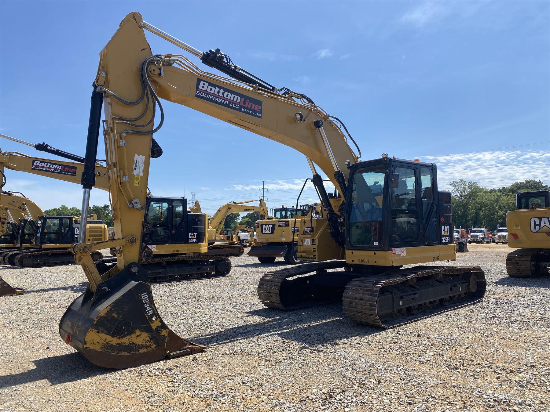 Main image Caterpillar 325FL