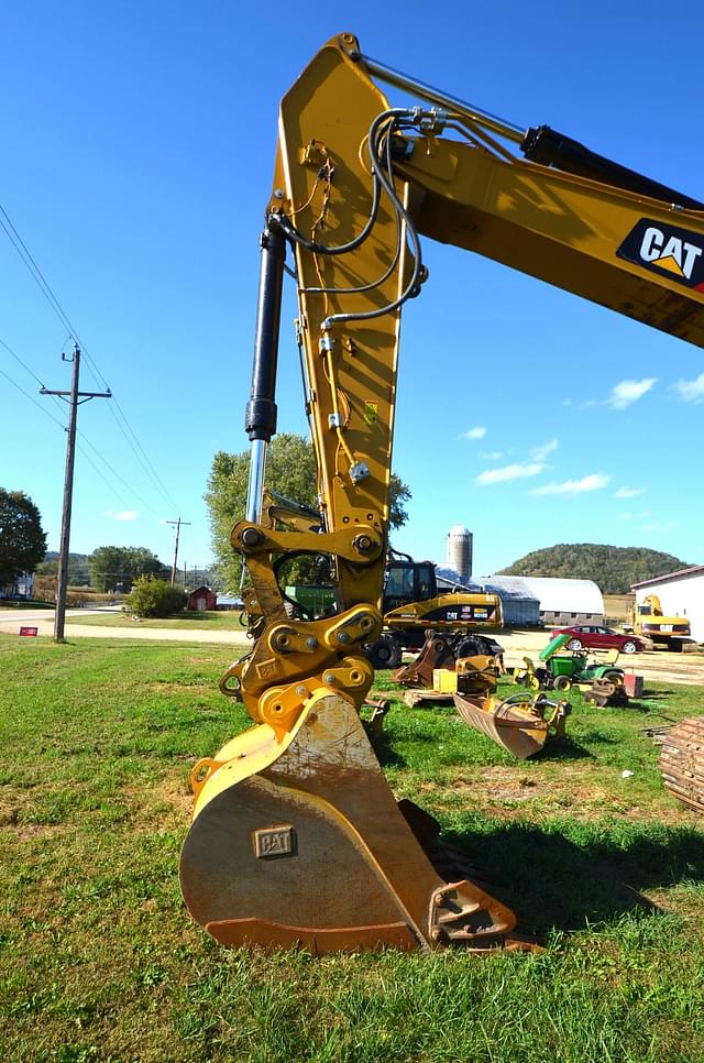 Image of Caterpillar 330 equipment image 3