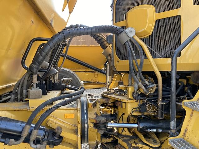 Image of Caterpillar 745 equipment image 4