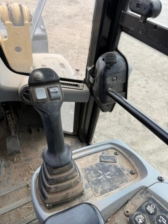 Image of Caterpillar 906M equipment image 3