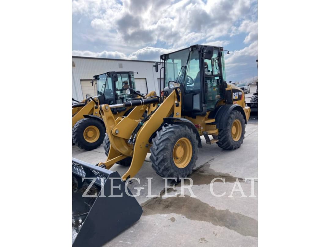 Image of Caterpillar 908M Image 1