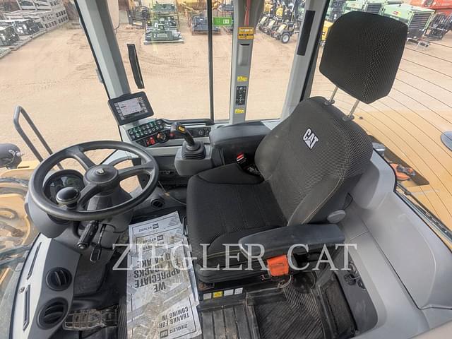 Image of Caterpillar 938M equipment image 2