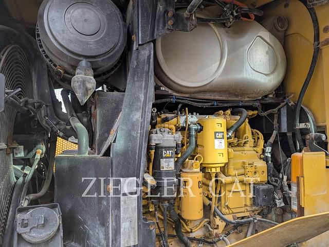 Image of Caterpillar 938M equipment image 3