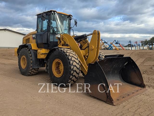 Image of Caterpillar 938M equipment image 2