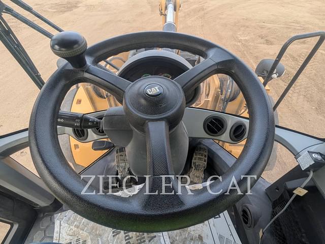 Image of Caterpillar 938M equipment image 3