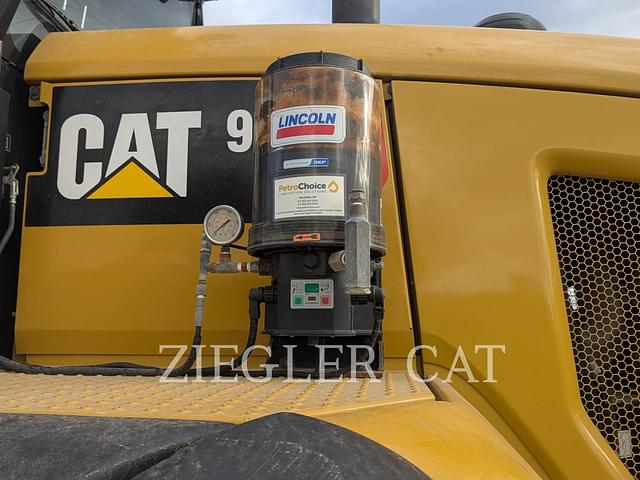 Image of Caterpillar 938M equipment image 4