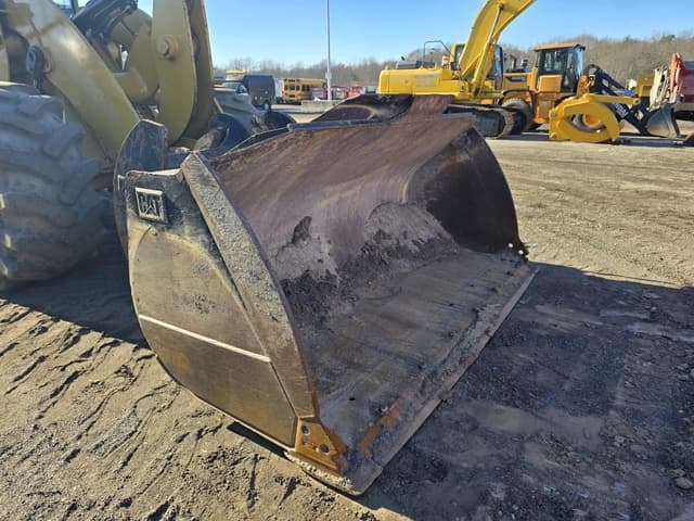 Image of Caterpillar 938M equipment image 4