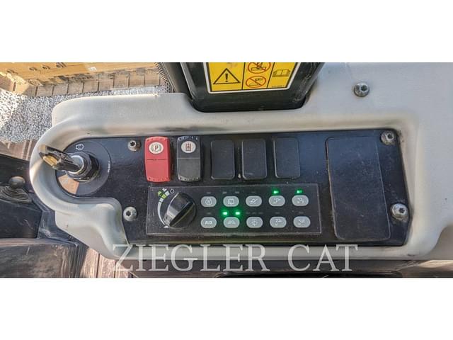 Image of Caterpillar 963K equipment image 3