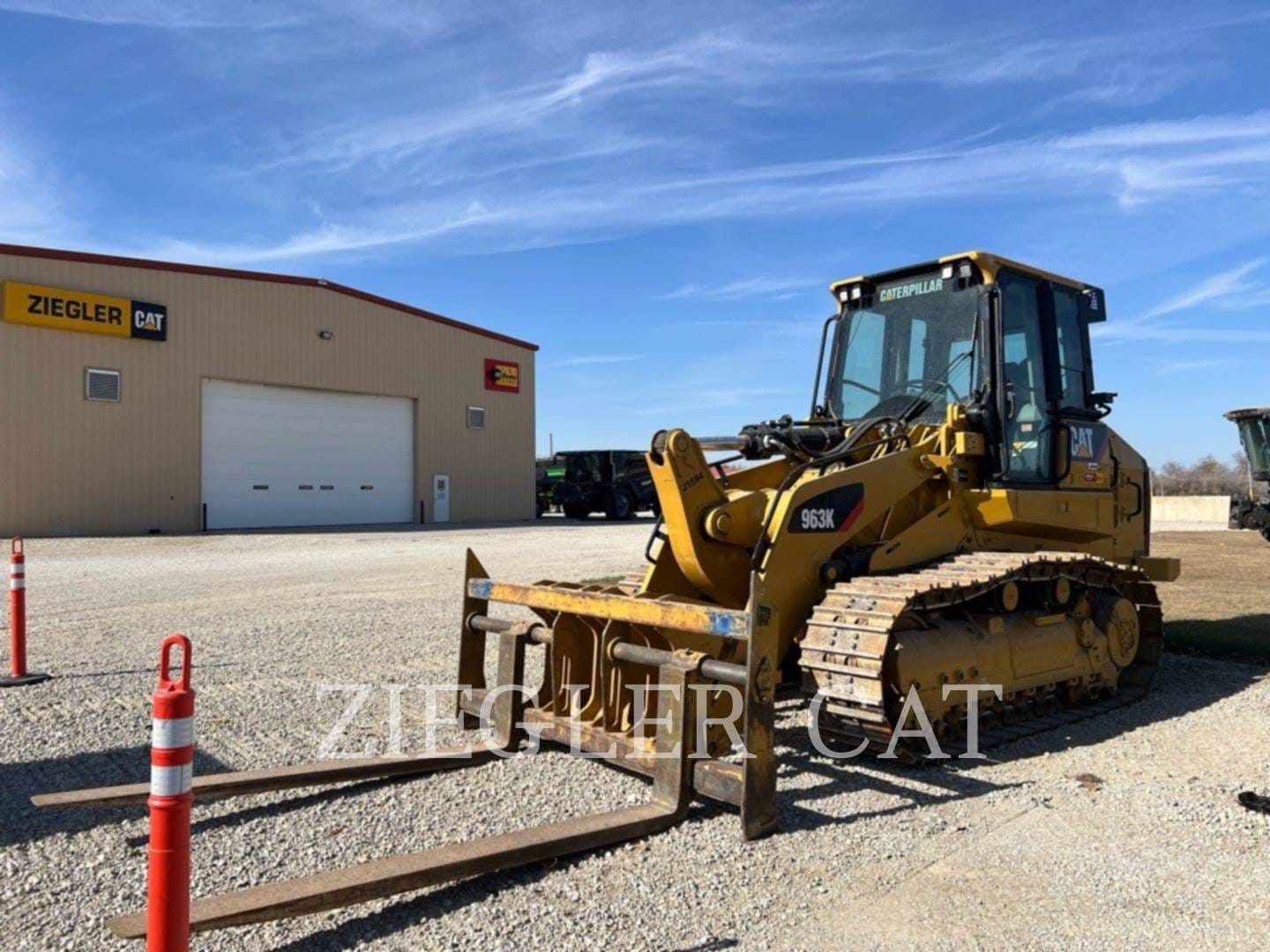 2019 Caterpillar 963K Equipment Image0