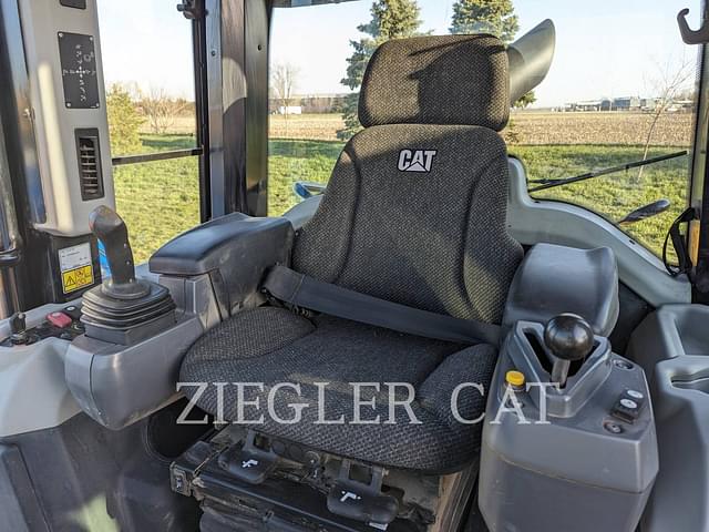 Image of Caterpillar 963K equipment image 2