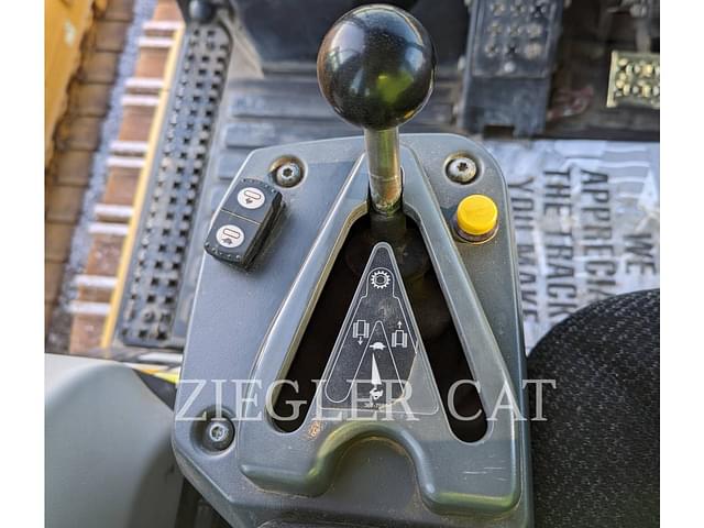 Image of Caterpillar 963K equipment image 3