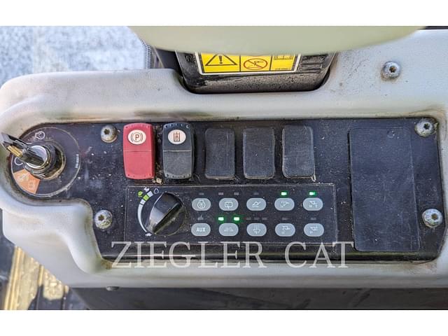 Image of Caterpillar 963K equipment image 4