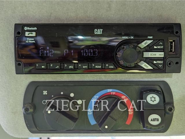 Image of Caterpillar 963K equipment image 4