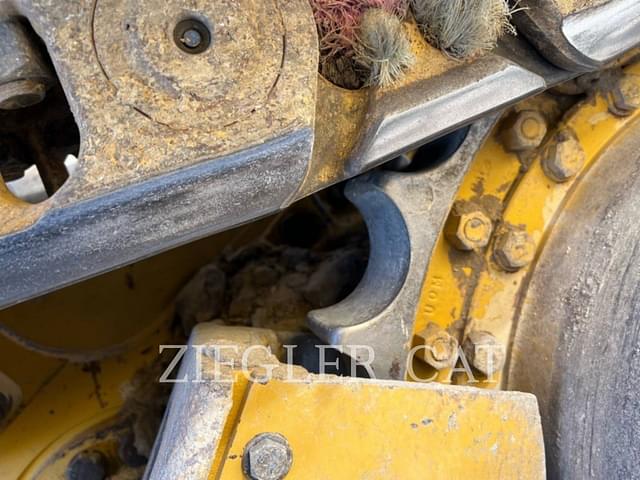 Image of Caterpillar 963K equipment image 4