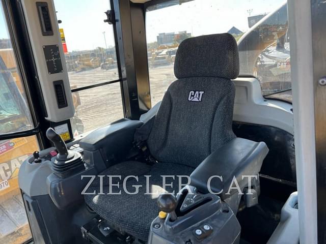 Image of Caterpillar 963K equipment image 3