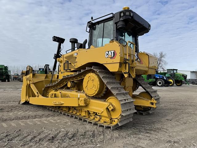 Image of Caterpillar D6 equipment image 4