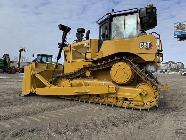 Image of Caterpillar D6 equipment image 3