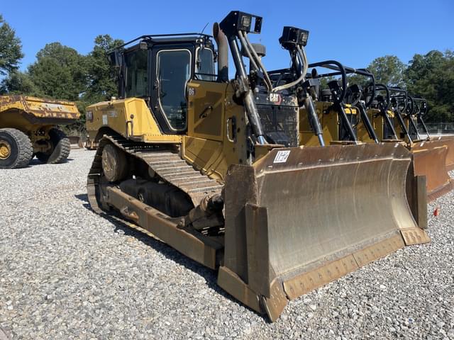 Image of Caterpillar D6 equipment image 3