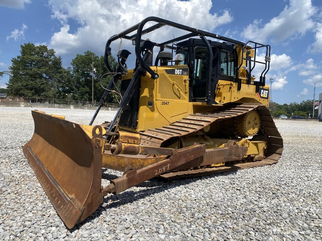 Image of Caterpillar D6T LGP Primary image