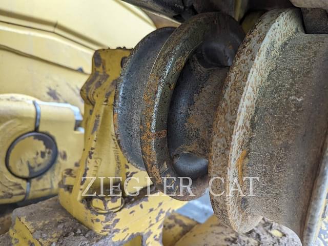 Image of Caterpillar D6T LGP equipment image 2