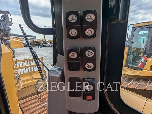Image of Caterpillar D6T LGP equipment image 1