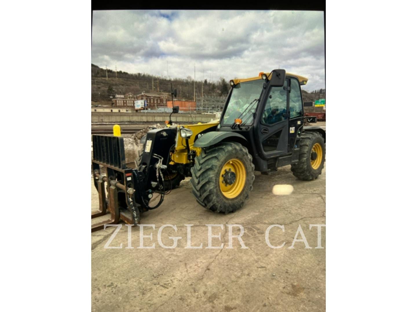 2019 Caterpillar TH408D Equipment Image0