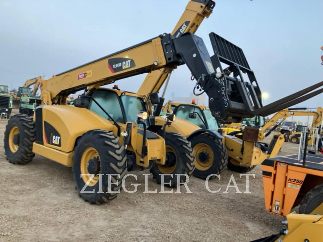 Image of Caterpillar TL943D Image 0