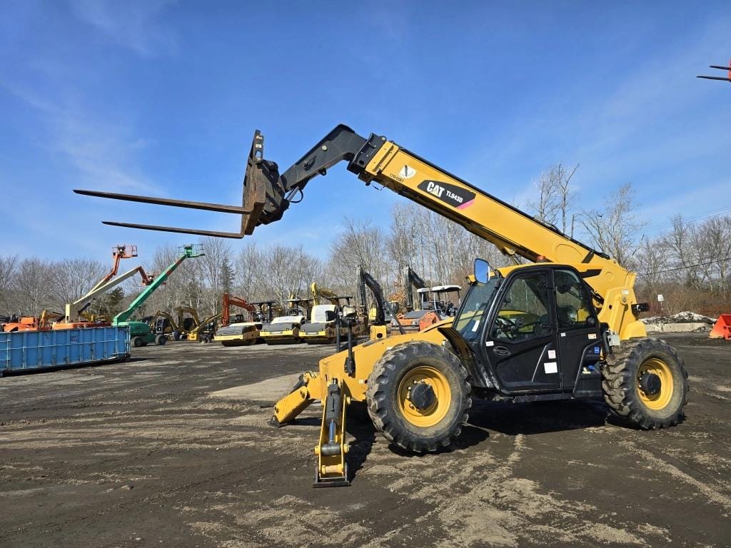 2019 Caterpillar TL943D Equipment Image0