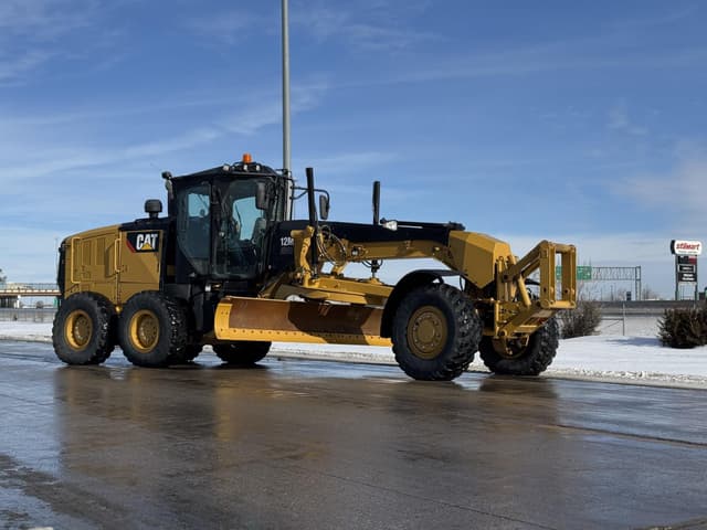 Image of Caterpillar 12M3 AWD equipment image 2