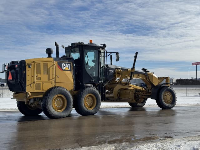 Image of Caterpillar 12M3 AWD equipment image 4