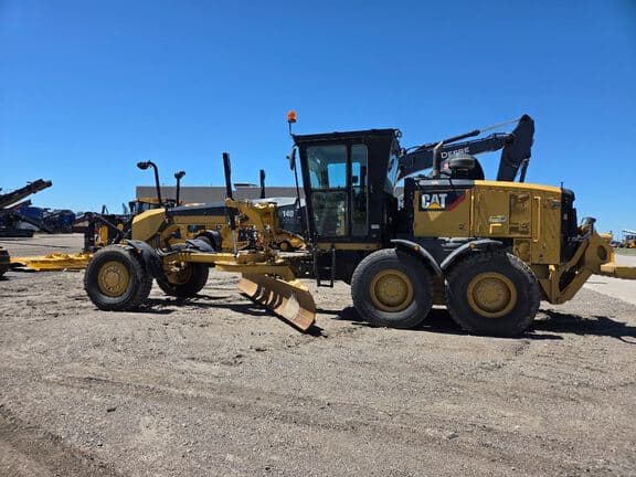 Image of Caterpillar 140 AWD equipment image 2