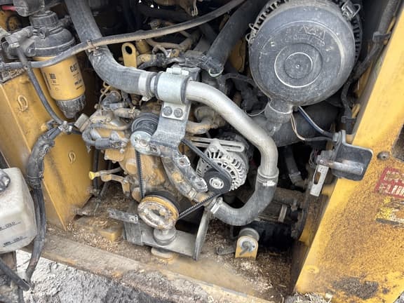 Image of Caterpillar 232D equipment image 4