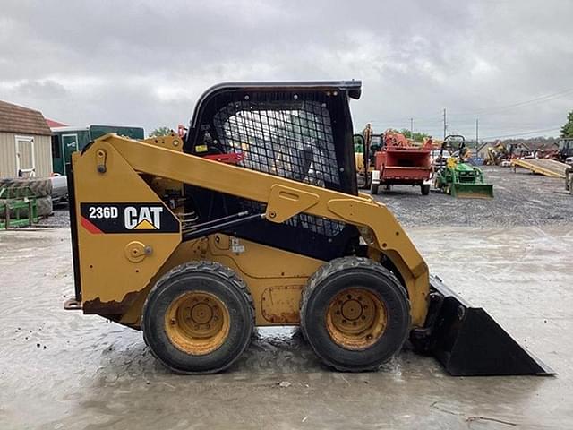 Image of Caterpillar 236D equipment image 4