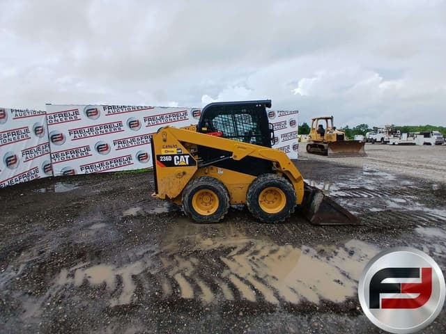 Image of Caterpillar 236D equipment image 4