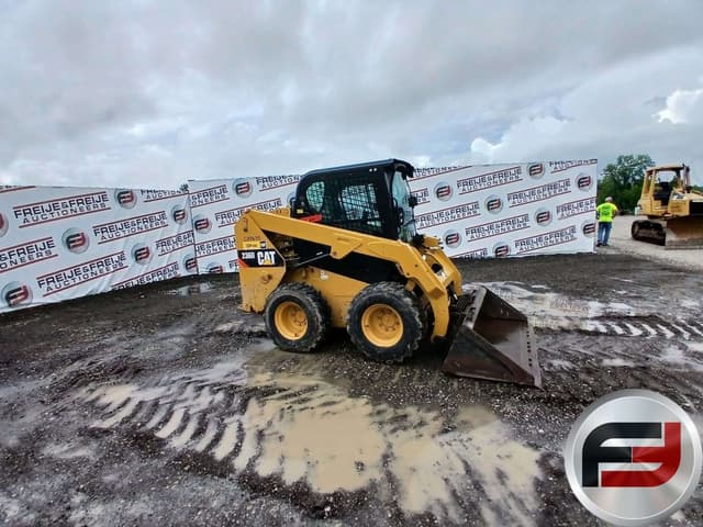 Image of Caterpillar 236D equipment image 3