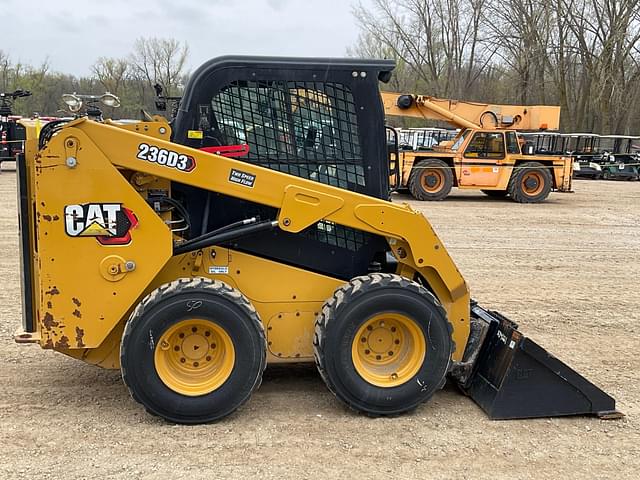 Image of Caterpillar 236D3 equipment image 3