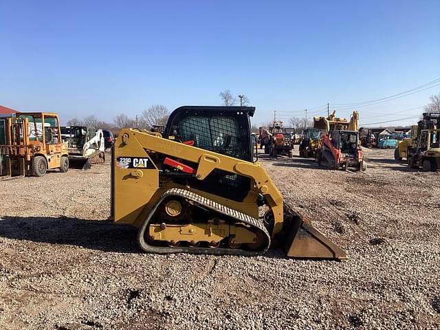 Image of Caterpillar 239D equipment image 4