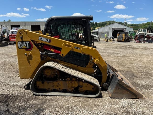 Image of Caterpillar 239D3 equipment image 4