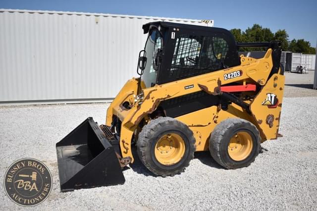 Image of Caterpillar 242D3 equipment image 4