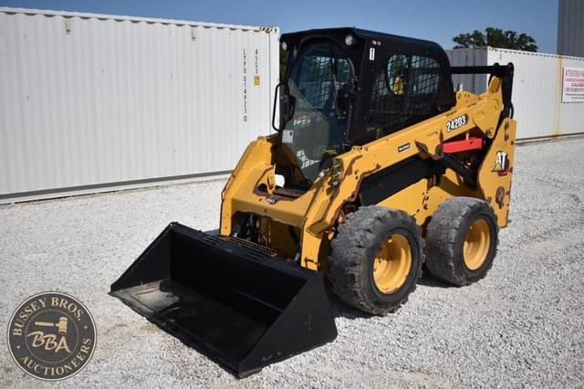 Image of Caterpillar 242D3 equipment image 2