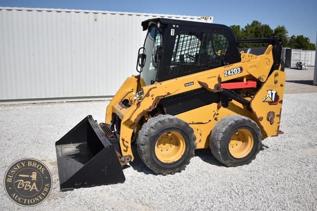 Image of Caterpillar 242D3 equipment image 3