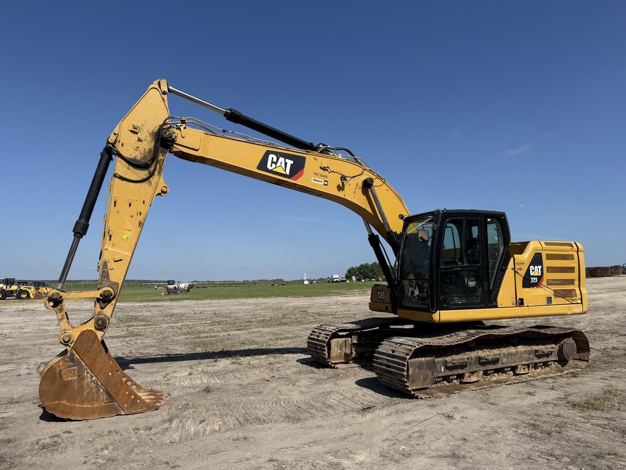 2019 Caterpillar 323 Equipment Image0