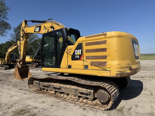 Image of Caterpillar 323 equipment image 2
