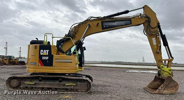 Image of Caterpillar 325FL equipment image 3