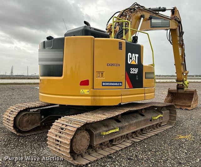 Image of Caterpillar 325FL equipment image 4