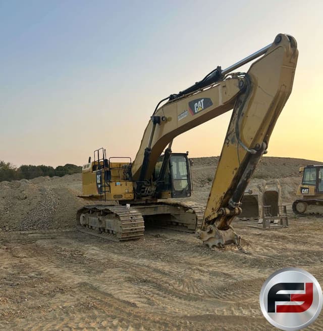 Image of Caterpillar 374FL equipment image 1