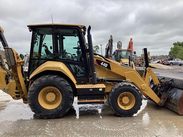 Image of Caterpillar 440 equipment image 4