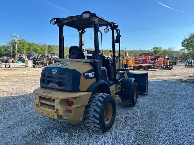 Image of Caterpillar 903D equipment image 3